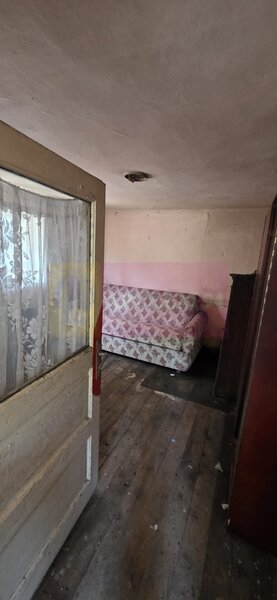 Casa batraneasca cu teren de vanzare in Busteni
