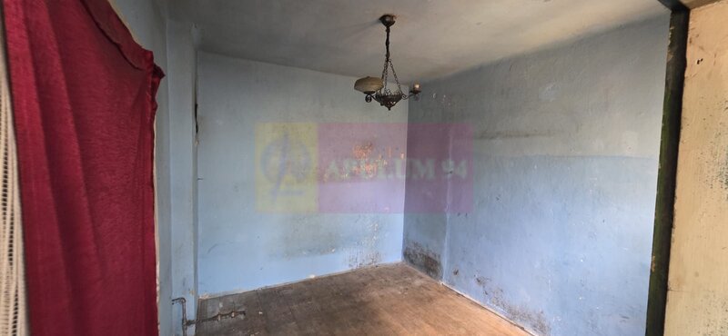 Casa batraneasca cu teren de vanzare in Busteni