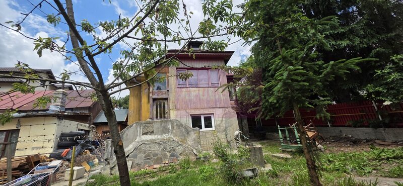 Casa batraneasca cu teren de vanzare in Busteni