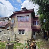 Casa batraneasca cu teren de vanzare in Busteni